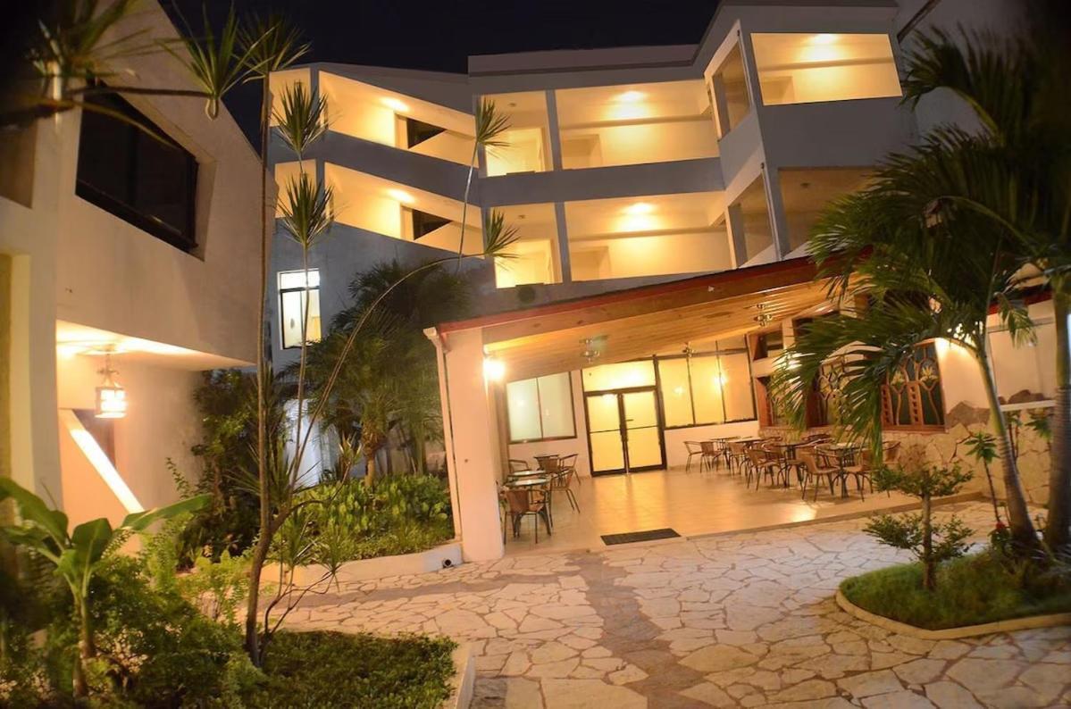 Hotel Tropicana Santo Domingo La Viva Exterior photo